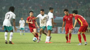 hlv-shin-tu-tin-indonesia-dang-da-te-nhung-duoi-ban-tay-nhao-nan-cua-toi-t