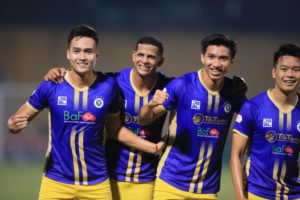 ha-noi-fc-don-thu-quan-tro-lai-ho-lai-moc-them-canh-roi