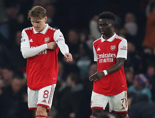tran-dau-hai-kich-khien-arsenal-hoa-chuong